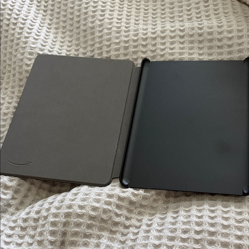 Kindle Paperwhite Black Fabric Case cover - Picture 2 of 4